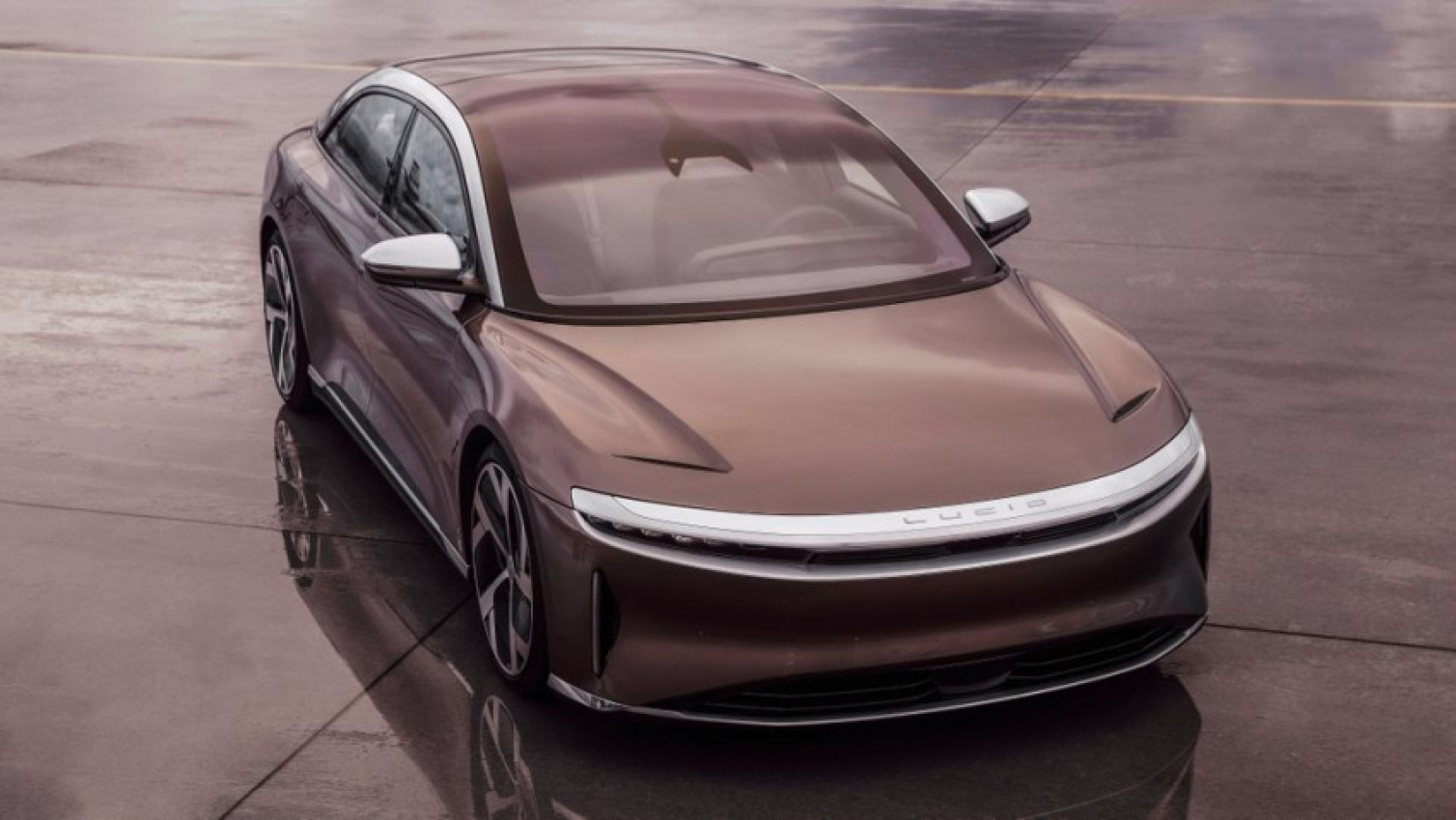 apple, autos, cars, hp, lucid, air, auto news, california, ccs, ev, iphone, limousine, tesla, luxurious 1,080hp lucid air is finally ready - it's kind of like the iphone of evs