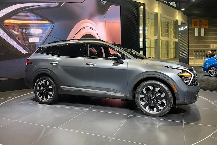 2022 chicago auto show, autos, cars, kia, android, electric vehicles, kia sportage, android, american-made kia sportage plug-in hybrid looks great in the metal