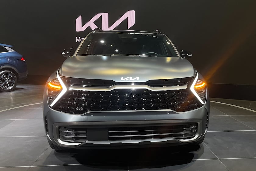 2022 chicago auto show, autos, cars, kia, android, electric vehicles, kia sportage, android, american-made kia sportage plug-in hybrid looks great in the metal