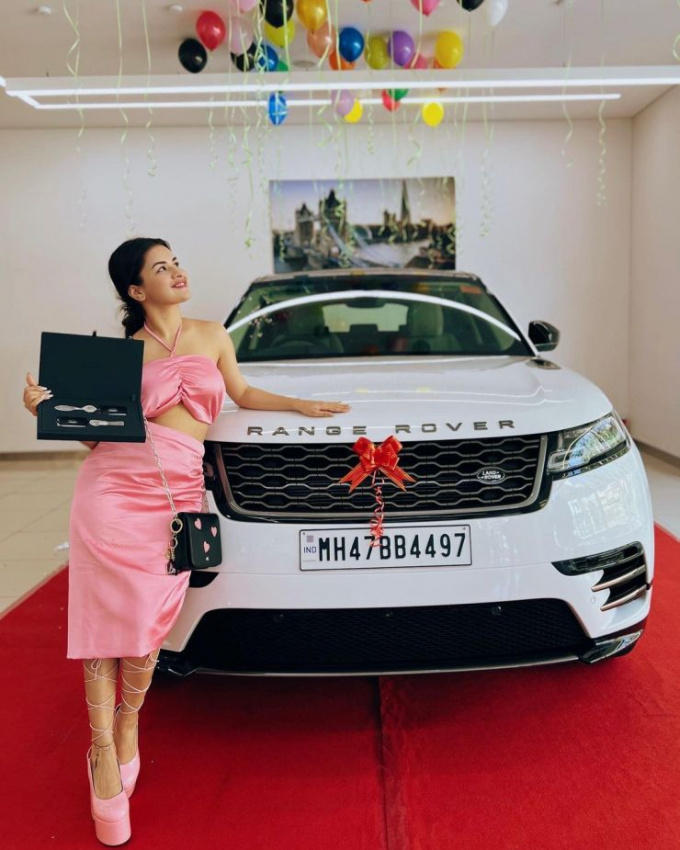 autos, cars, land rover, android, range rover, android, upcoming bollywood actress avneet kaur buys a brand new range rover velar suv