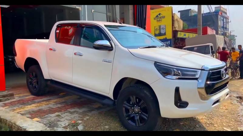 android, article, autos, cars, toyota, toyota hilux, android, 2022 toyota hilux base variant in a walk-around video