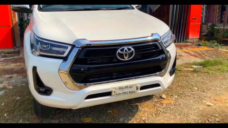 android, article, autos, cars, toyota, toyota hilux, android, 2022 toyota hilux base variant in a walk-around video