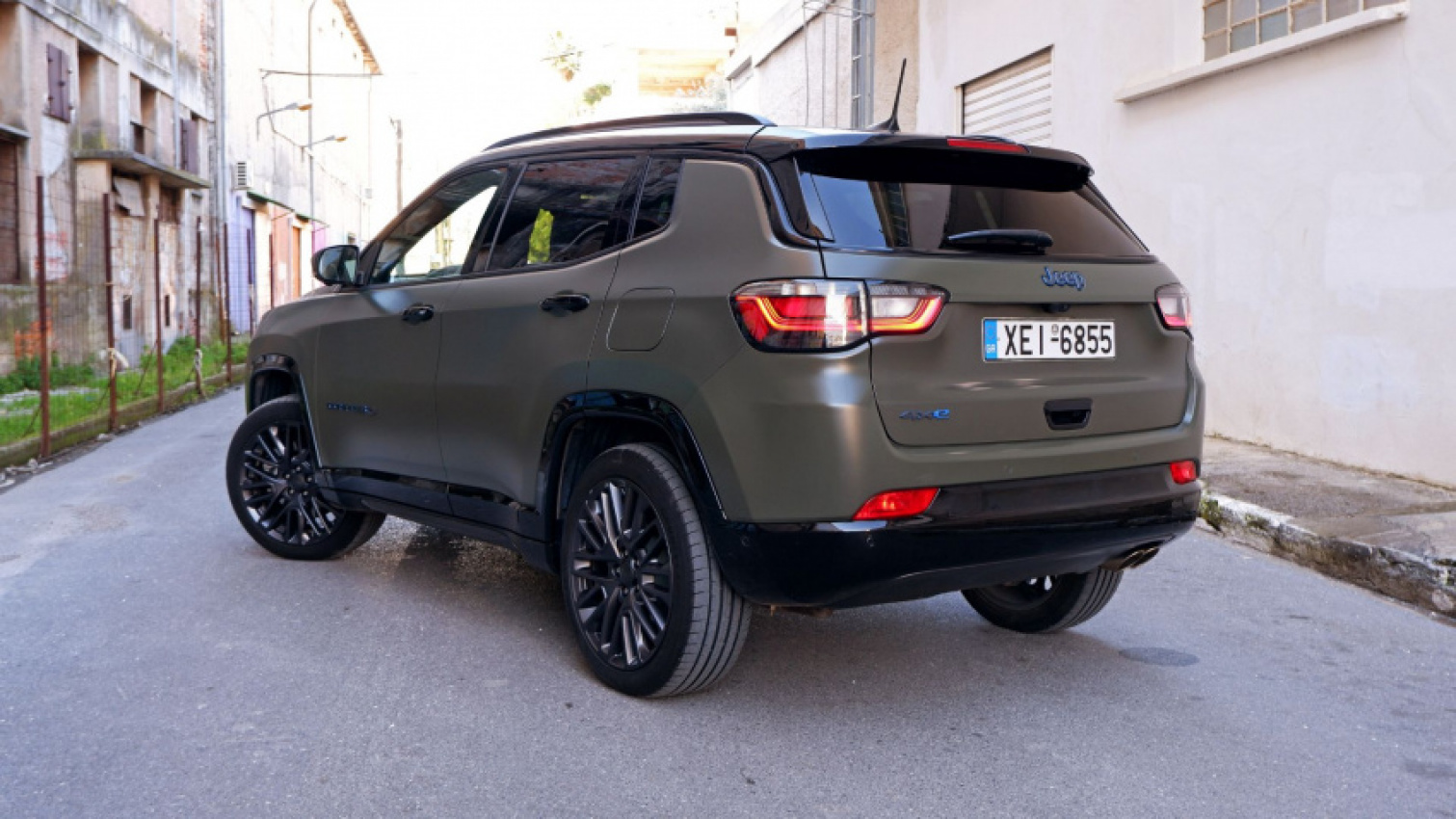 autos, cars, jeep, news, android, europe, first drive, hybrids, jeep compass, phev, reviews, android, driven: the 2022 jeep compass 4xe phev adds value to an already well-rounded suv