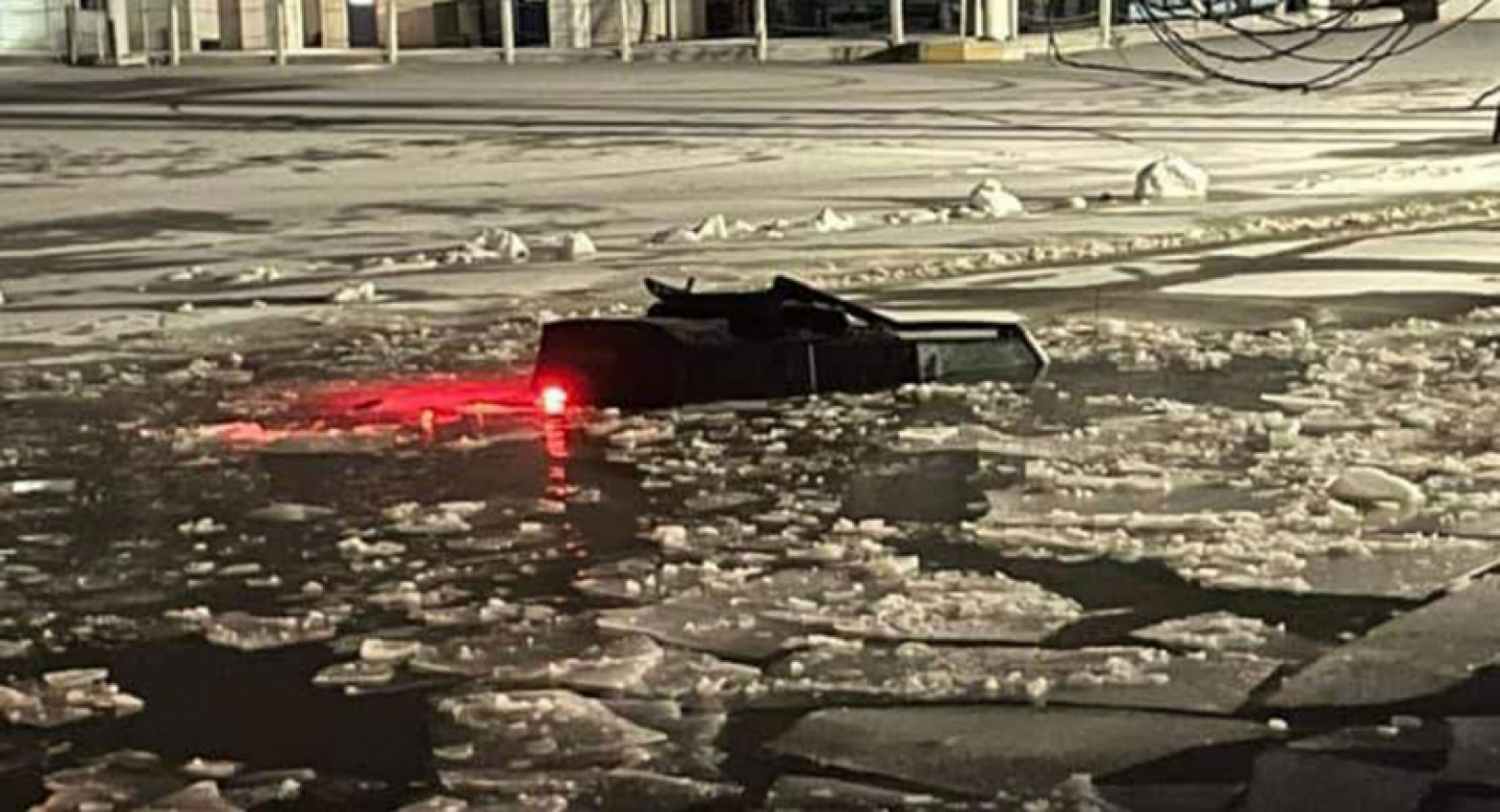 autos, cars, ford, news, accidents, ford bronco, offbeat news, ford bronco wrecked after owner drove into frozen ohio river