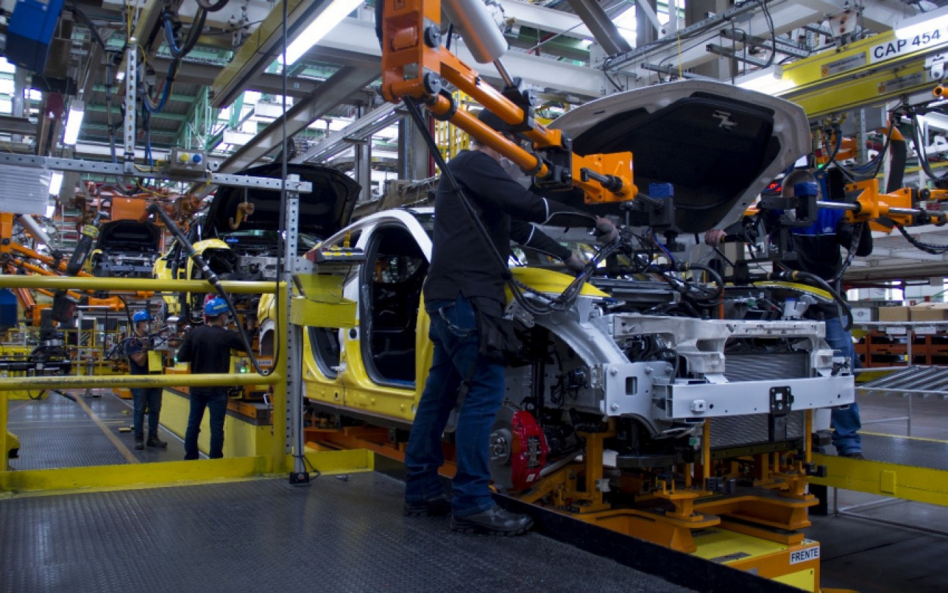 autos, cars, evs, ford, ford halting mustang mach-e production this week amid chip crisis