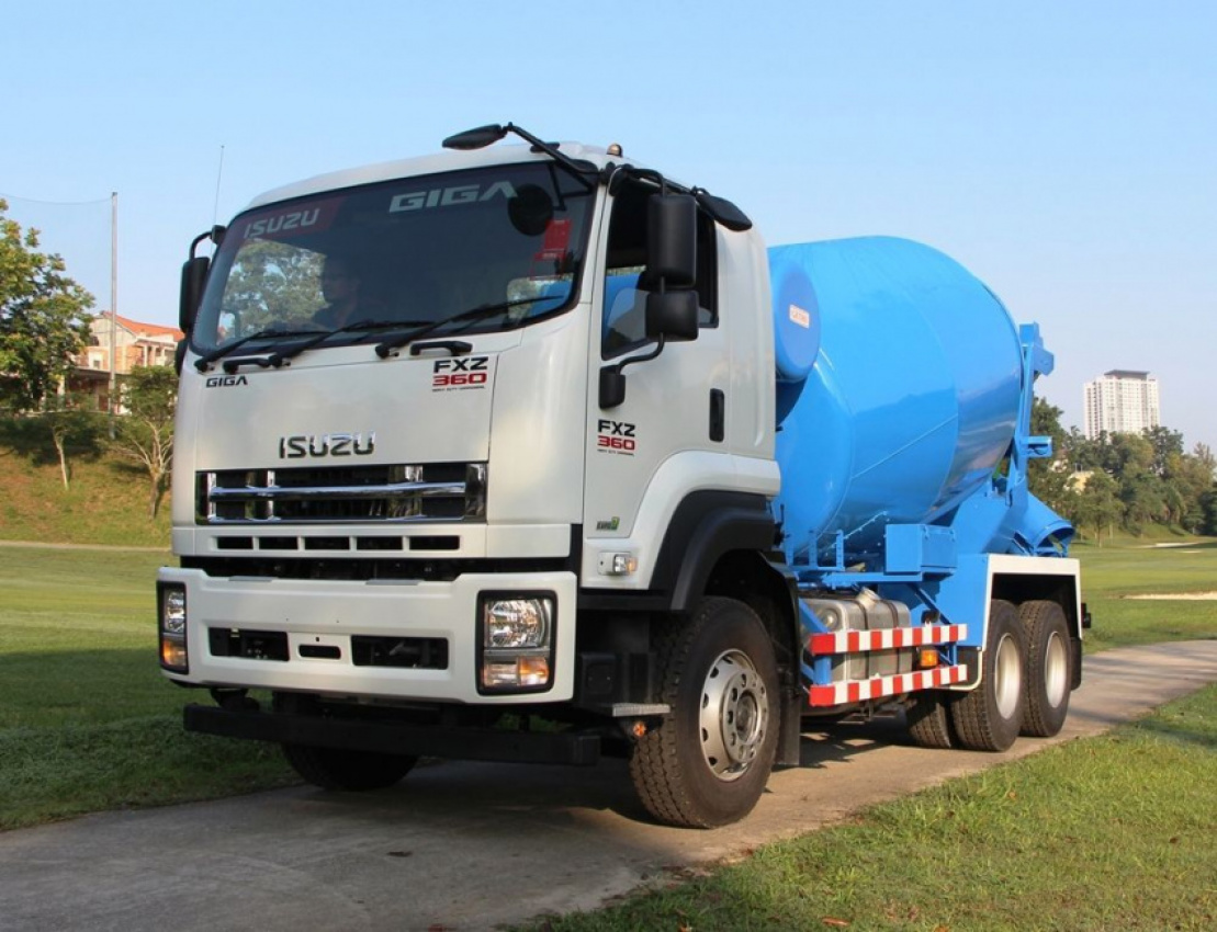 autos, cars, isuzu, auto news, isuzu giga-series, isuzu malaysia, isuzu trucks, handover marks launch of new isuzu cement mixer truck