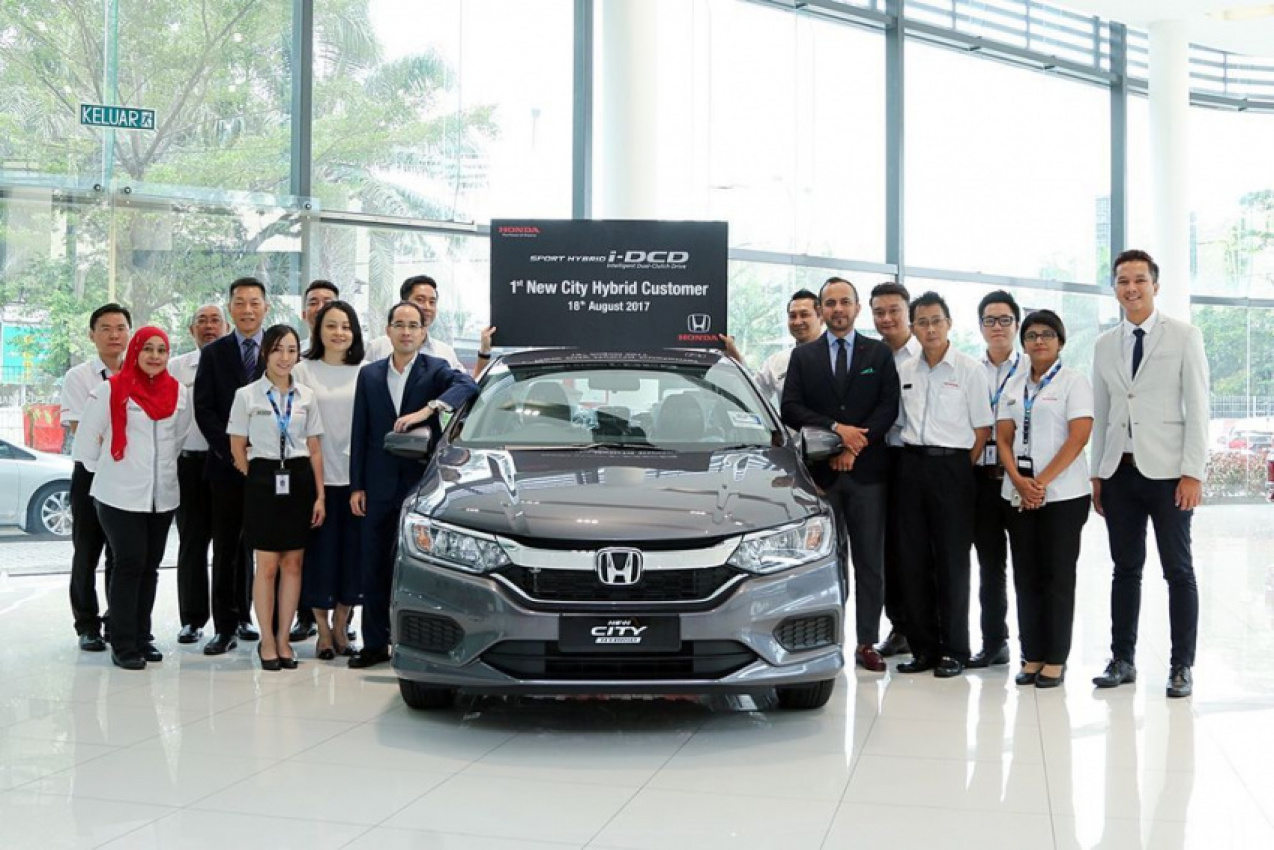 autos, cars, honda, auto news, city hybrid, honda city hybrid, honda malaysia handovers city hybrid to first customer