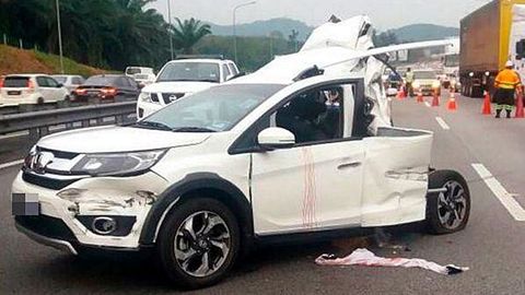autos, cars, mini, ram, accident, auto news, singapore, man suffered minimal injuries when trailer rammed into his car
