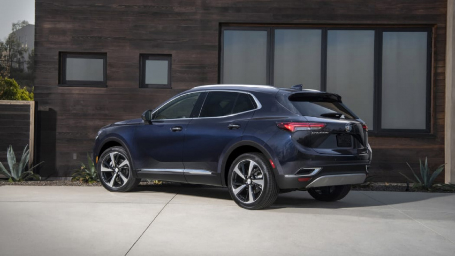 autos, buick, cars, car buying, car values, crossover, 2022 buick envision mostly costs a little less than in 2021