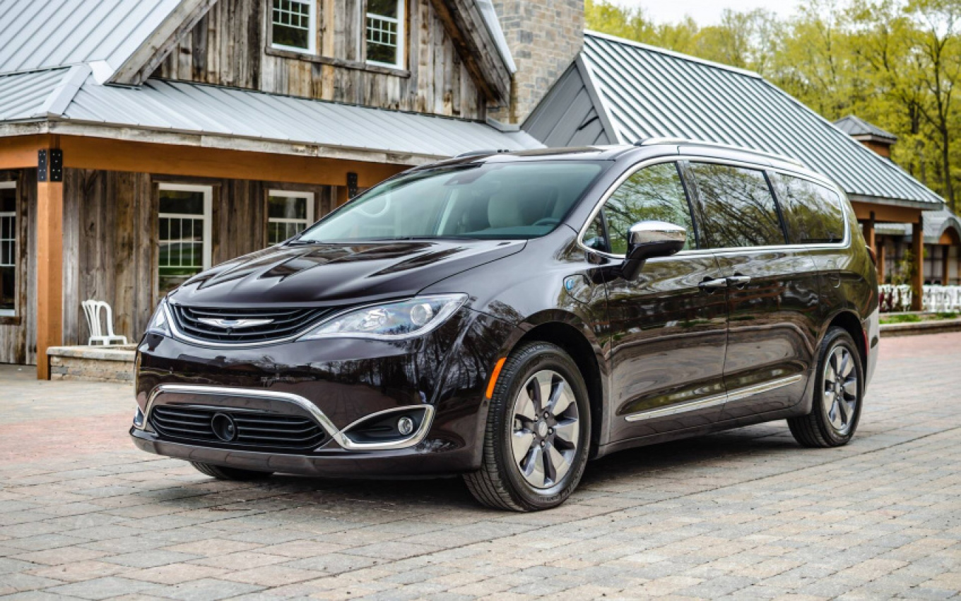 autos, cars, chrysler, chrysler pacifica hybrid recalled, owners should avoid charging