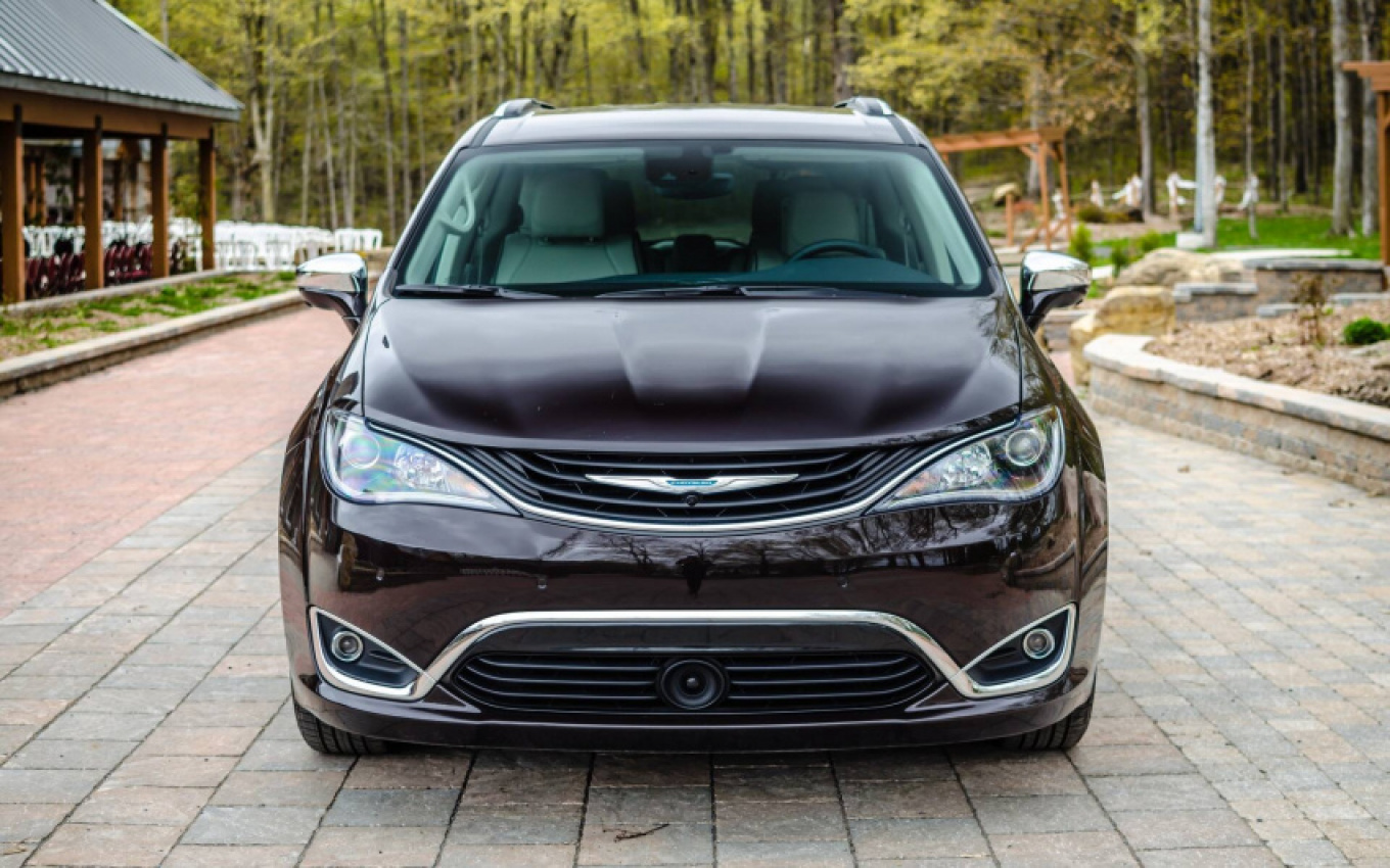 autos, cars, chrysler, chrysler pacifica hybrid recalled, owners should avoid charging