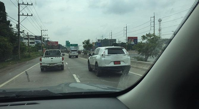 autos, cars, honda, 2017 cr-v, auto news, cr-v, honda cr-v, spyshots, thailand, spyshots: 2017 honda cr-v spotted in thailand