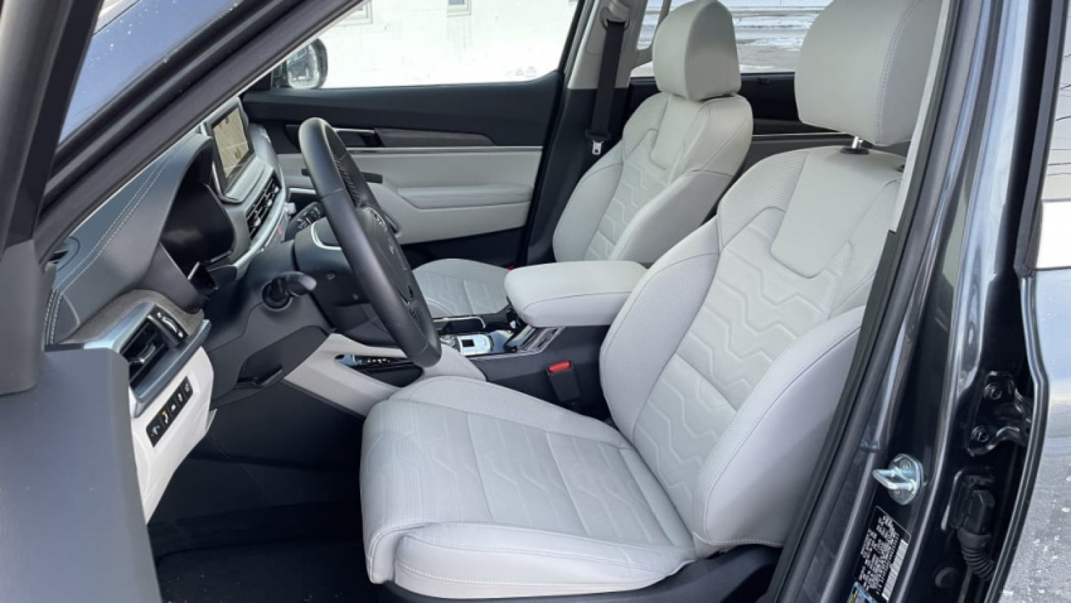 autos, cars, kia, crossover, driveway tests, kia telluride, 2022 kia telluride interior review | three splendid rows