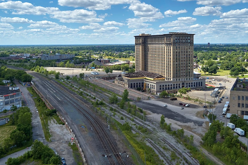 autos, cars, ford, government, industry news, ford pledges $1 billion to michigan central station project