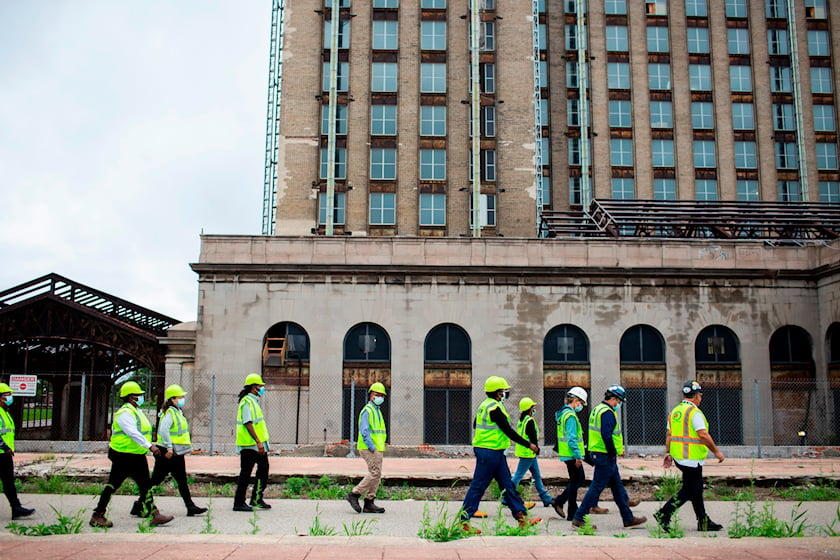 autos, cars, ford, government, industry news, ford pledges $1 billion to michigan central station project