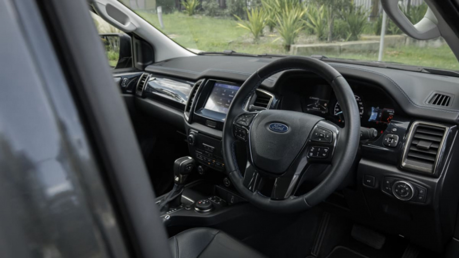 autos, cars, ford, reviews, ford everest, android, 2022 ford everest sport review