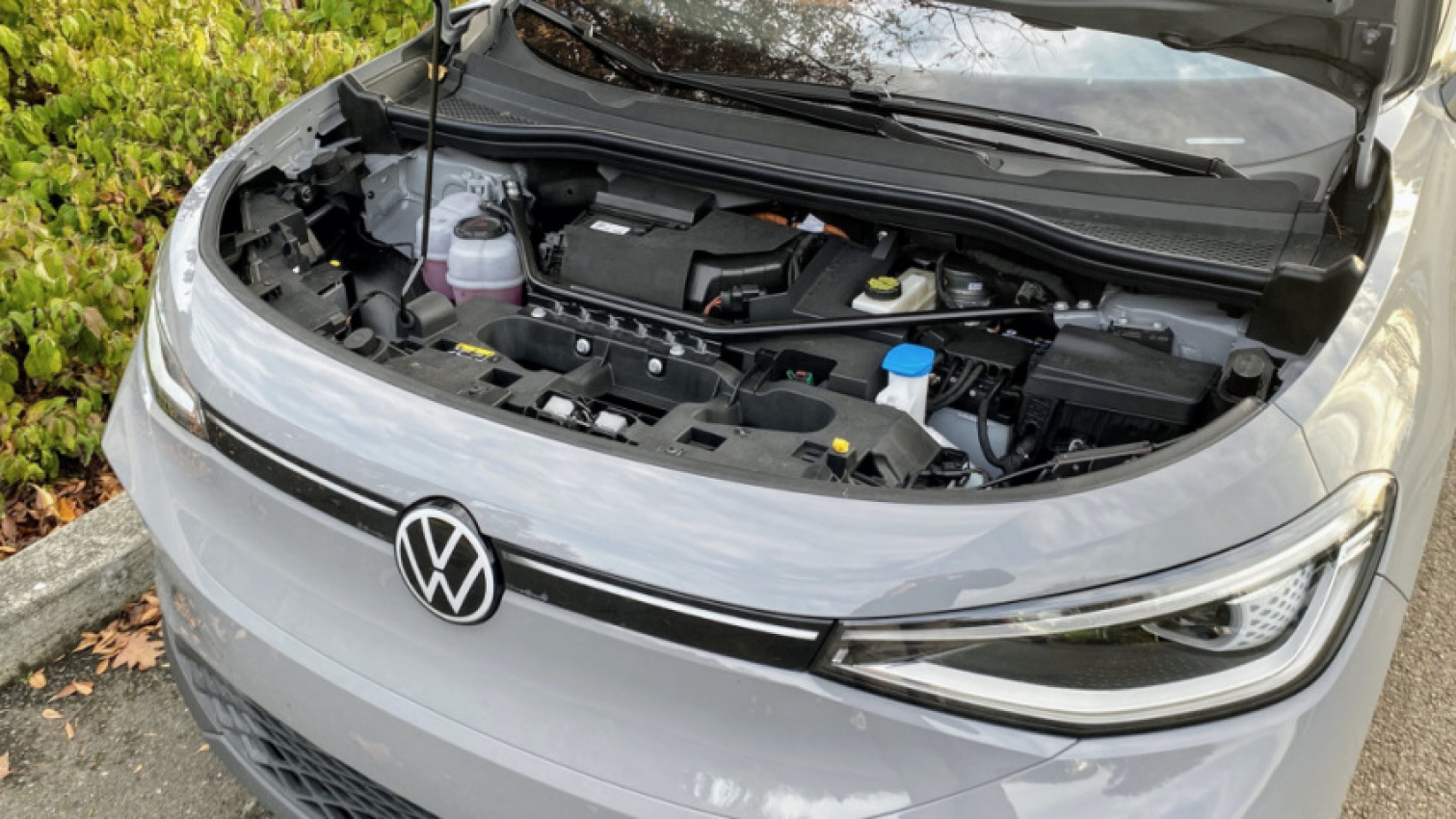 auto, autos, cars, volkswagen, volkswagen id.4 awd shows the way toward ev fun for millions