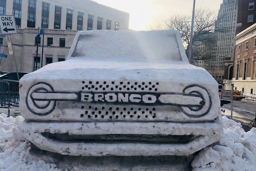 autos, cars, design, ford, ford bronco, offbeat, this ford bronco ice sculpture took 5 days to make