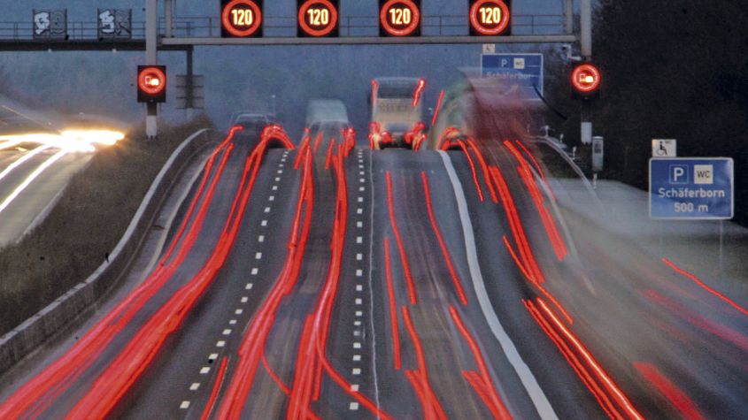 autos, cars, smart, 73% of drivers avoid left lane on smart motorways