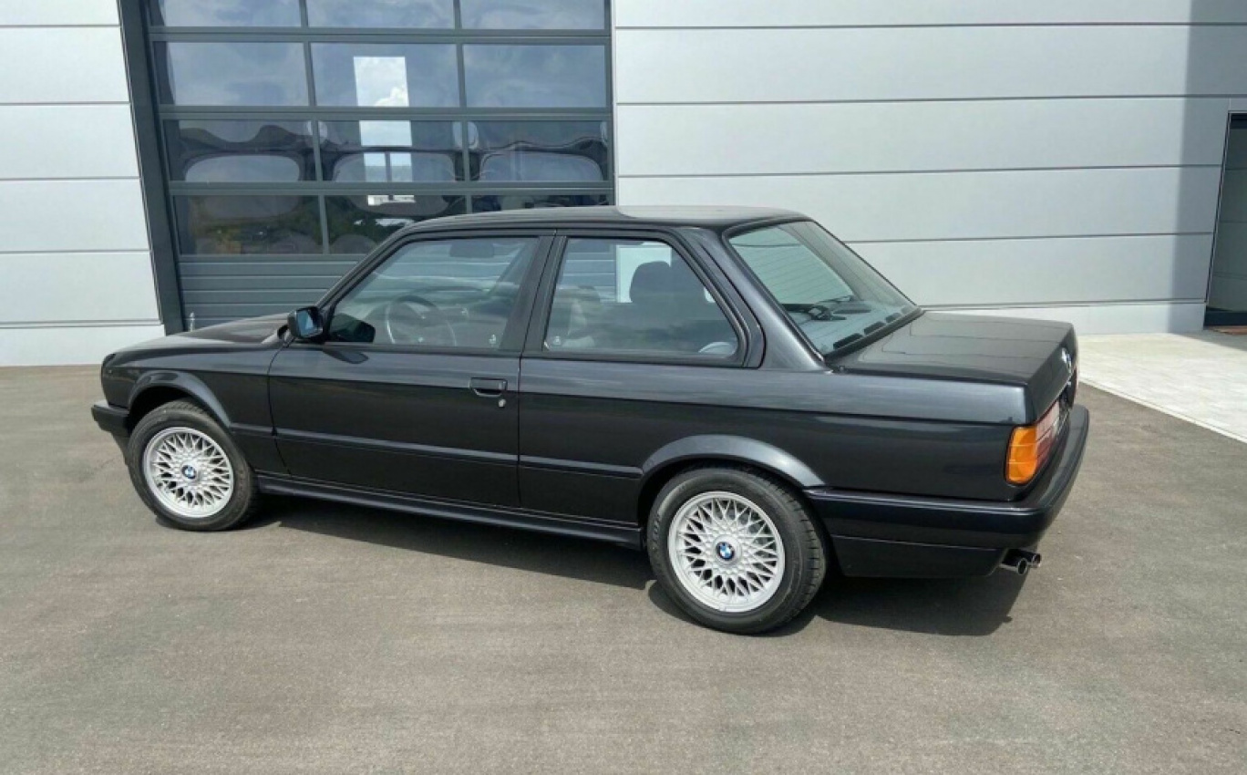 autos, bmw, cars, news, bmw 3 series, bmw 320i, classics, this 1990 bmw 320i is one of the lowest mileage e30s we’ve ever seen