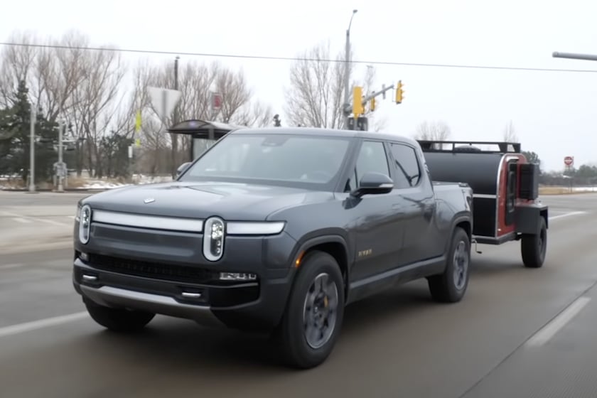 autos, cars, electric vehicles, rivian, toyota, trucks, video, rivian r1t vs. toyota tundra: which truck tows for longer?