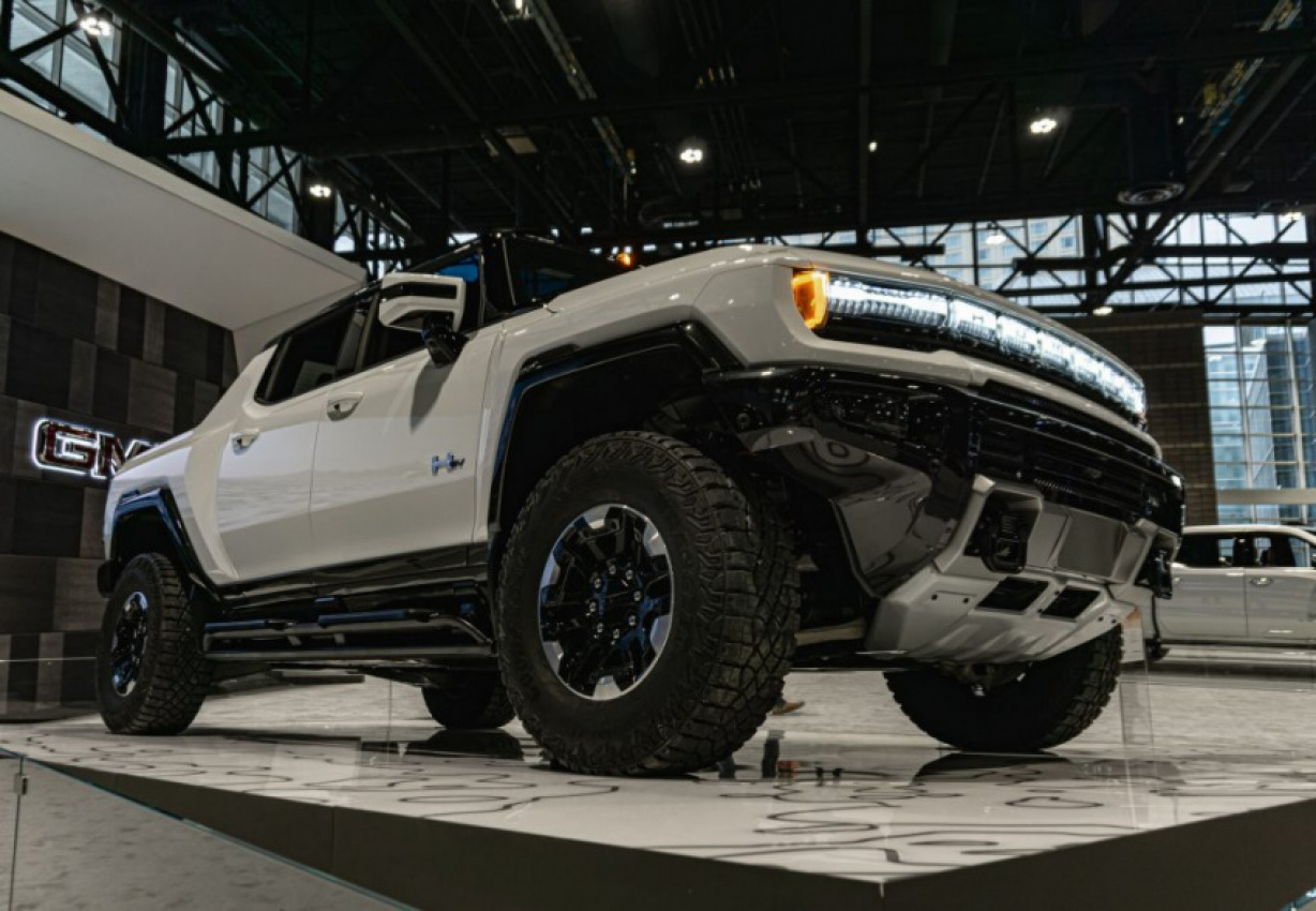 autos, cars, gmc, hummer, electric, trucks, how much does the 2022 gmc hummer ev battery weigh
