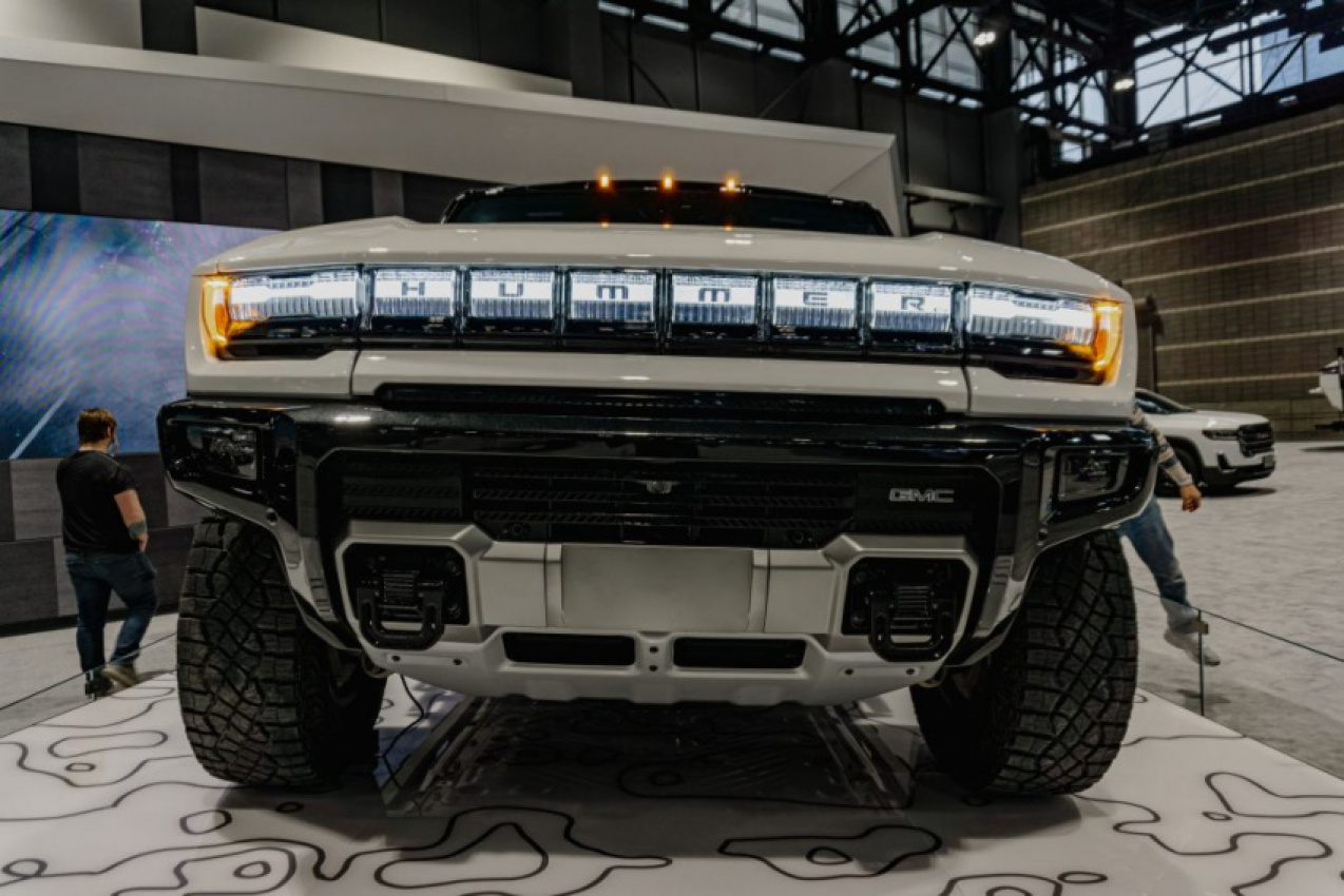 autos, cars, gmc, hummer, electric, trucks, how much does the 2022 gmc hummer ev battery weigh