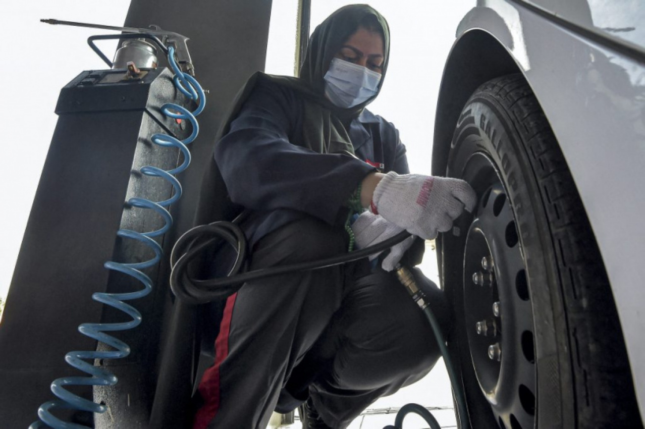 autos, cars, maintenance, tires, the pros and cons of filling your car’s tires with nitrogen