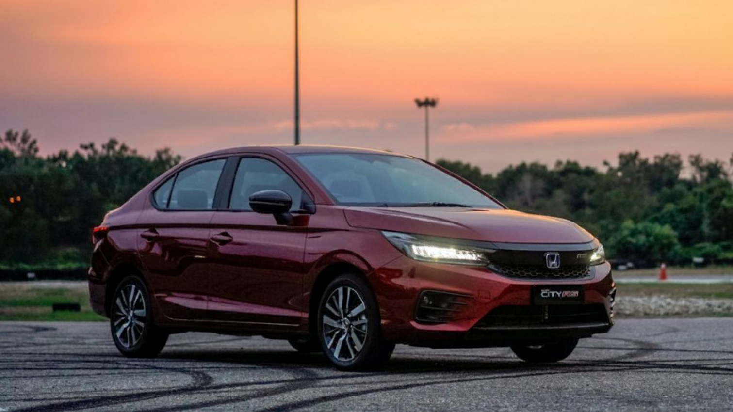 autos, cars, reviews, 11th-gen civic, 2022 civic, civic, fd2r, fk8r, honda, honda civic type r, insights, type r, don’t believe rumours of a future hybrid awd civic type r, its pure nonsense