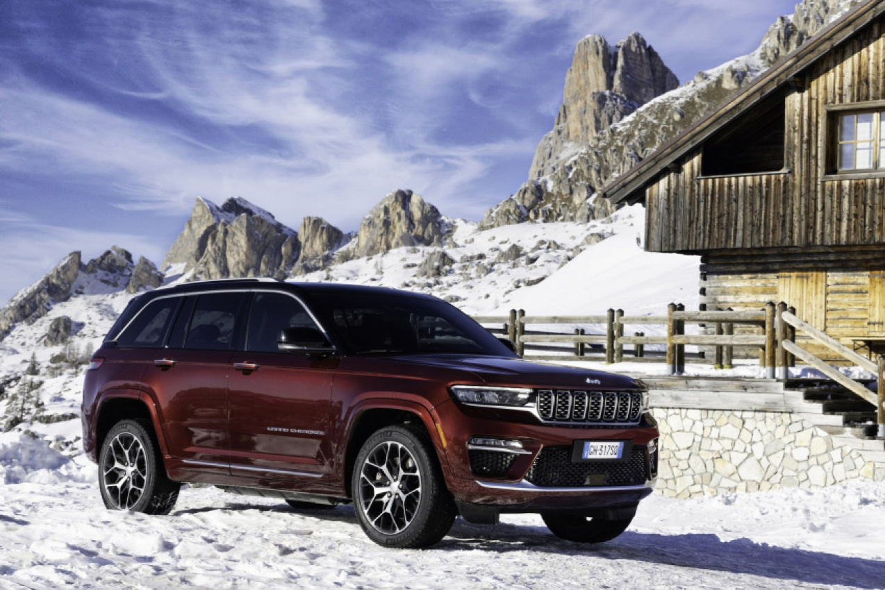 autos, cars, jeep, news, europe, hybrids, jeep grand cherokee, jeep videos, phev, video, 2022 jeep grand cherokee debuts in europe exlusively in 4xe phev form
