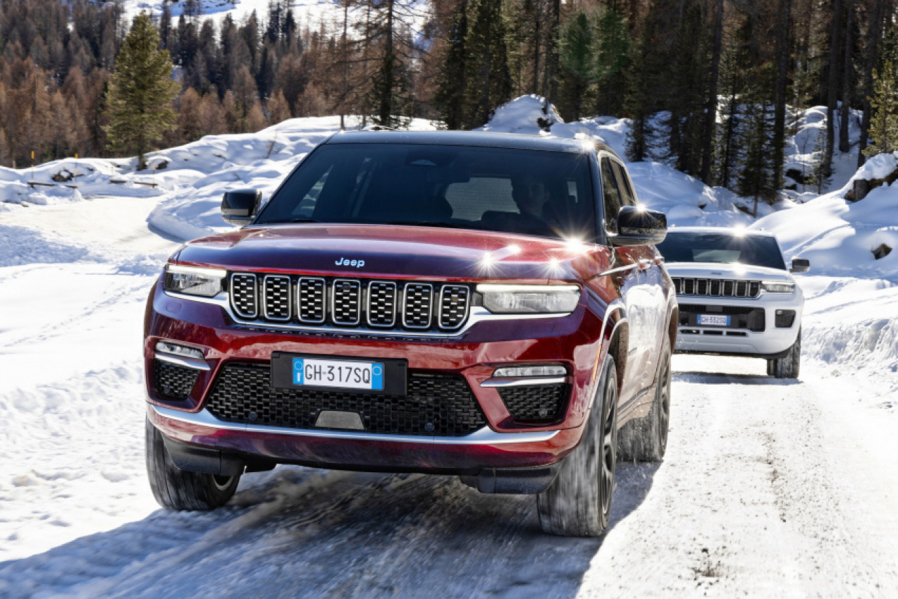 autos, cars, jeep, news, europe, hybrids, jeep grand cherokee, jeep videos, phev, video, 2022 jeep grand cherokee debuts in europe exlusively in 4xe phev form