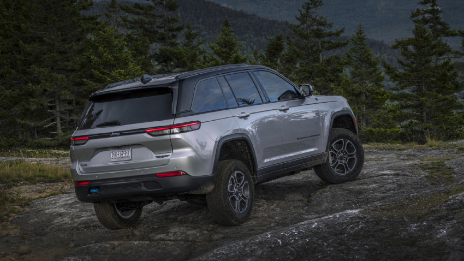 cars, hybrid cars, jeep, hybrids, jeep grand cherokee, jeep grand cherokee news, jeep news, plug-in hybrids, 2022 jeep grand cherokee 4xe plug-in hybrid goes 26 miles on a charge, gets 23 mpg on gasoline