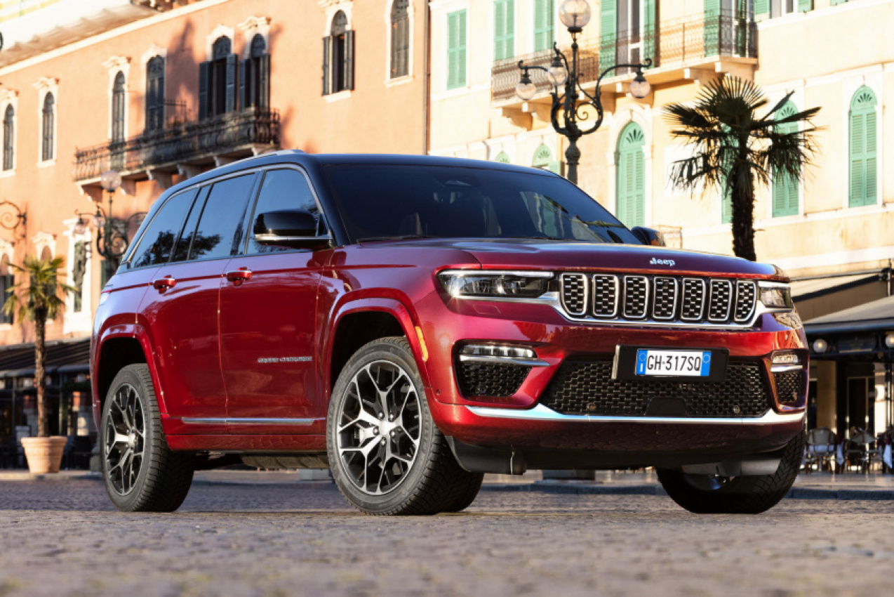 autos, cars, jeep, news, electric vehicles, hybrids, phev, reports, jeep will discontinue all pure-ice models in europe this year (aside from italy)