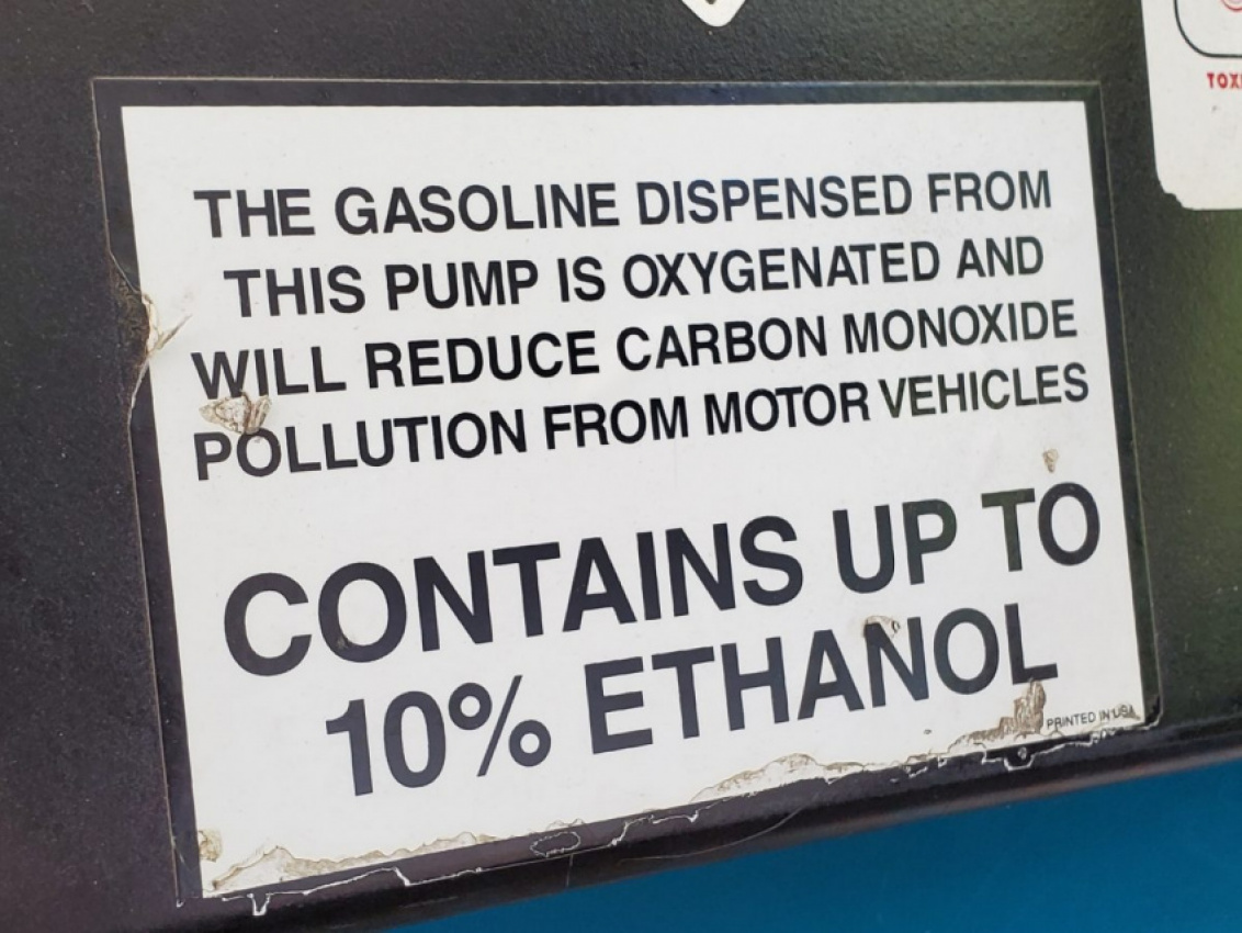 autos, cars, fuel, ethanol in gasoline may hurt air quality more than it helps, study says
