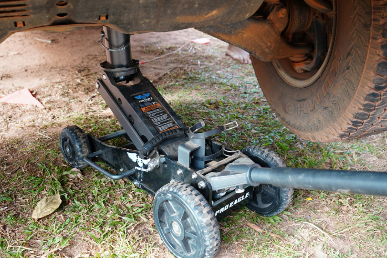 autos, cars, gear, guide to 4x4 recovery jacks