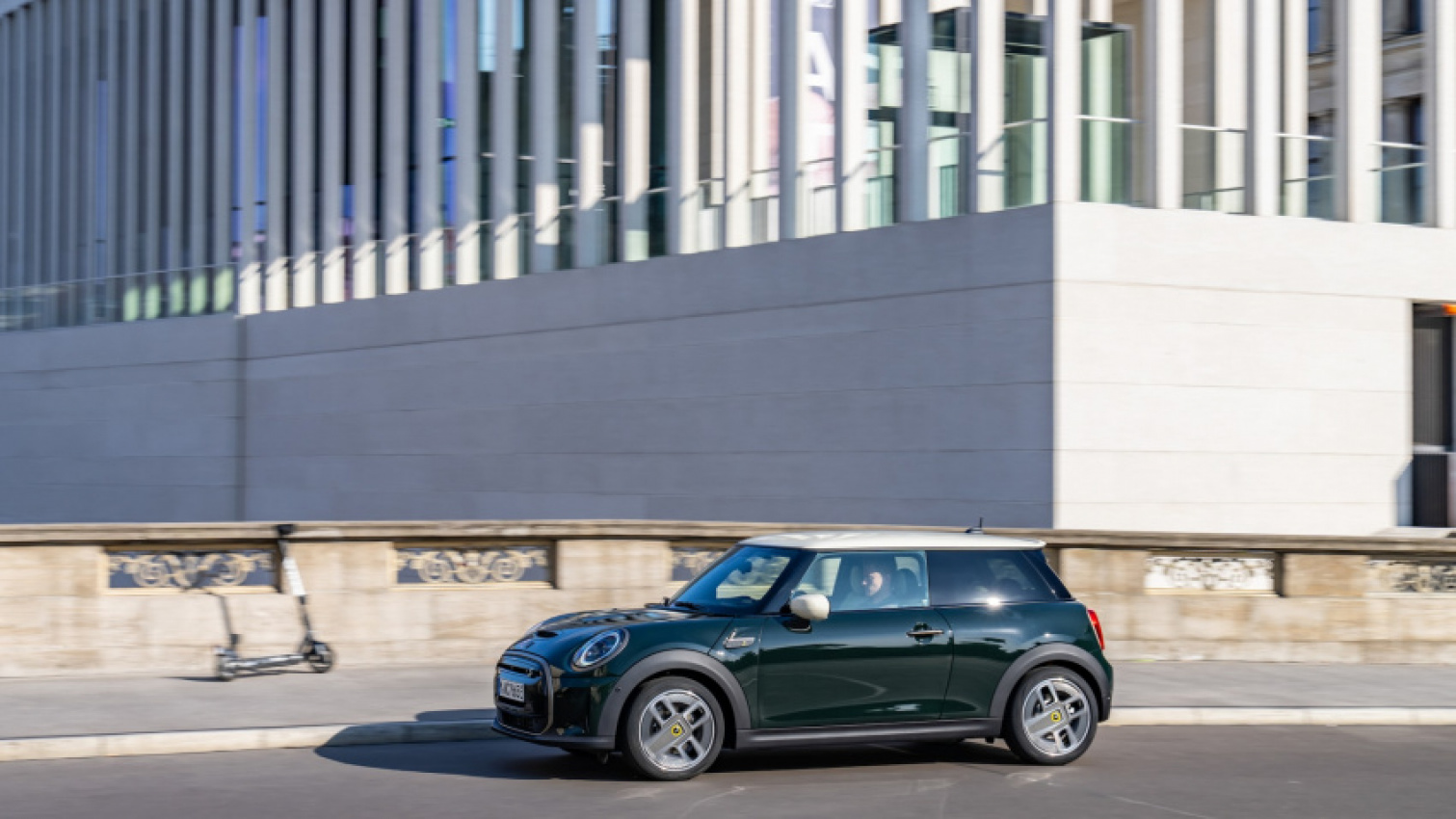 autos, cars, mini, news, mini cooper, the 2023 mini cooper se resolute edition's bronze trim hints at a future without chrome