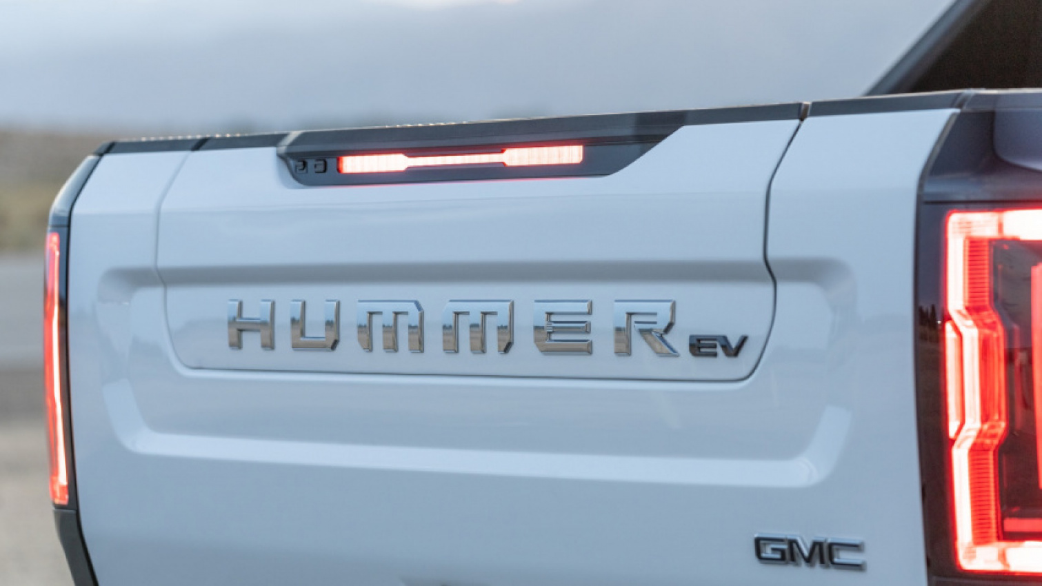 autos, cars, gmc, hummer, news, epa filings reveal gmc hummer edition one's weight, efficiency, and range figures