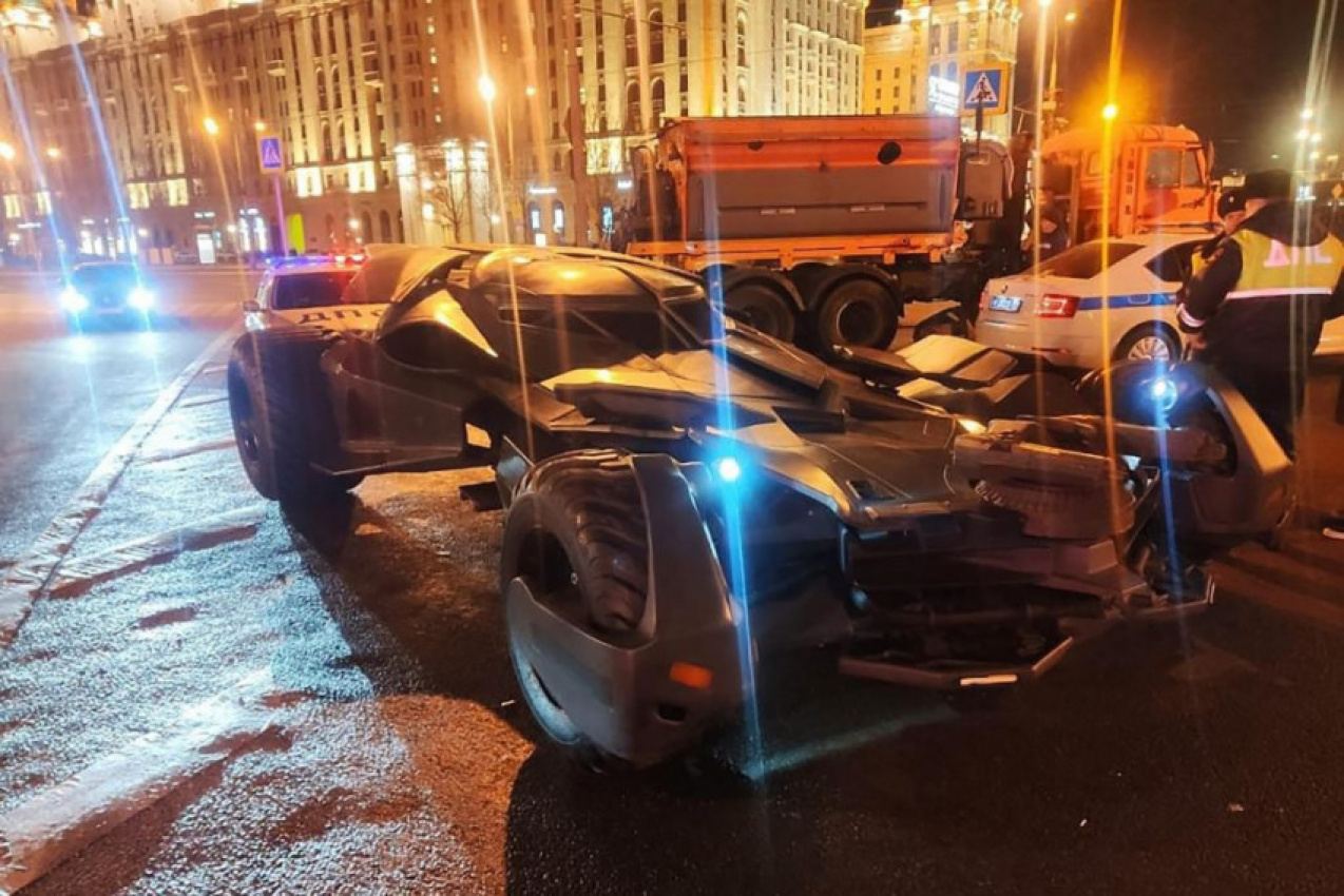 autos, cars, cars, celebrities, batman superfan made a 700 horsepower replica of ben affleck’s batmobile