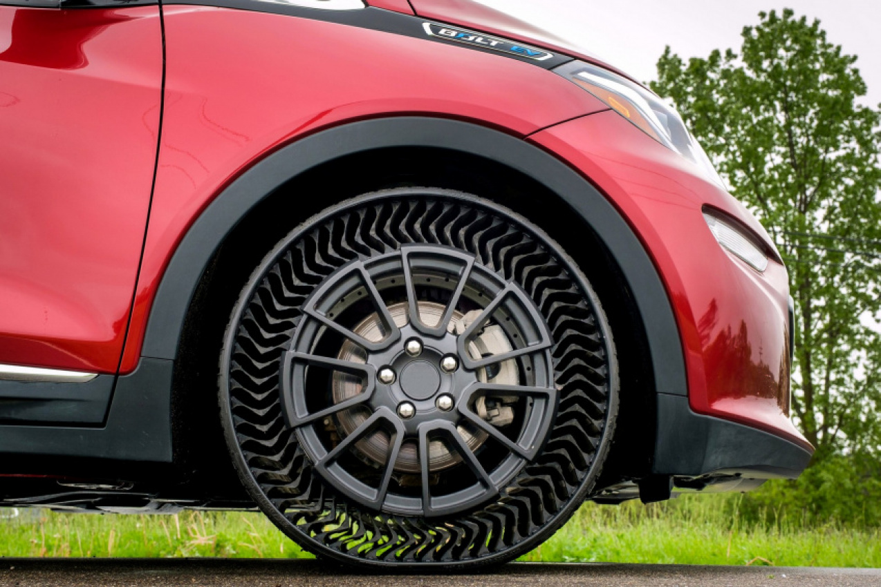autos, cars, news, chevrolet, chevrolet bolt, electric vehicles, reports, chevy bolt getting a reprieve? next-gen model reportedly coming in 3-5 years with airless tires