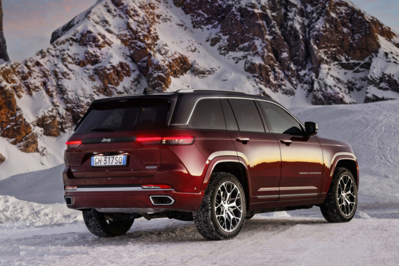 autos, cars, jeep, jeep plugs in with new grand cherokee