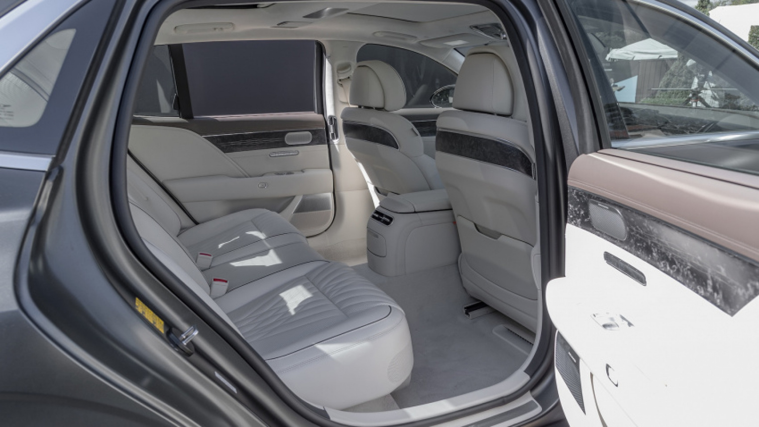 autos, cars, genesis, reviews, genesis g90, 2023 genesis g90 interior review: you’ll want to live in here