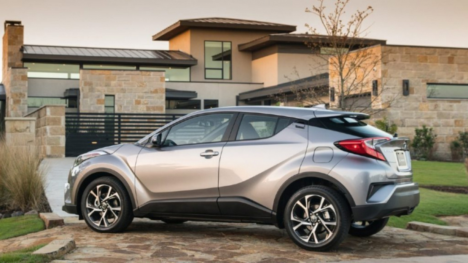 android, autos, cars, nissan, toyota, crossover, nissan kicks, toyota c-hr, android, 2021 nissan kicks vs. toyota c-hr: battle of the featherweight suvs
