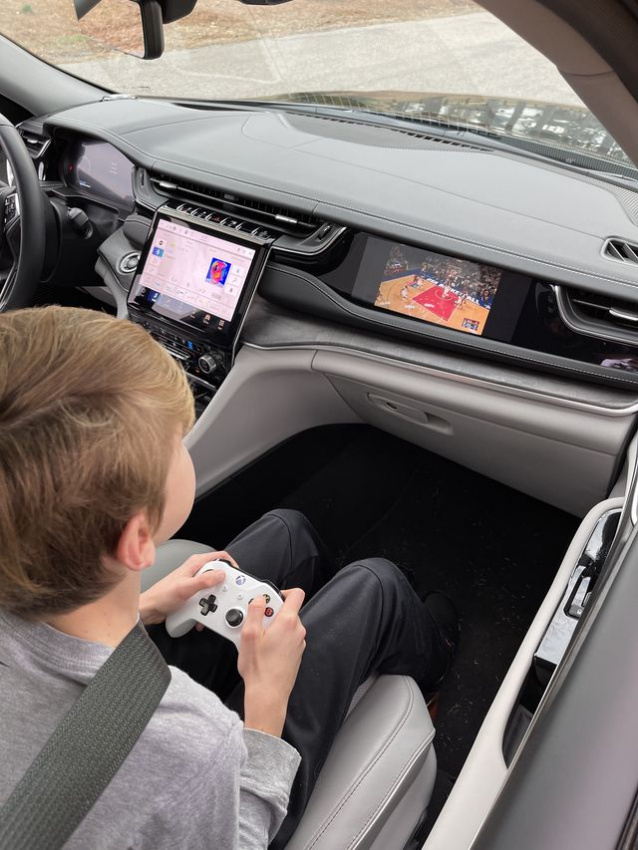 autos, cars, features, jeep, microsoft, jeep grand cherokee, microsoft, you can play xbox on the 2022 jeep grand cherokee's passenger screen