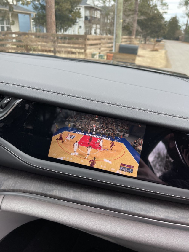 autos, cars, features, jeep, microsoft, jeep grand cherokee, microsoft, you can play xbox on the 2022 jeep grand cherokee's passenger screen