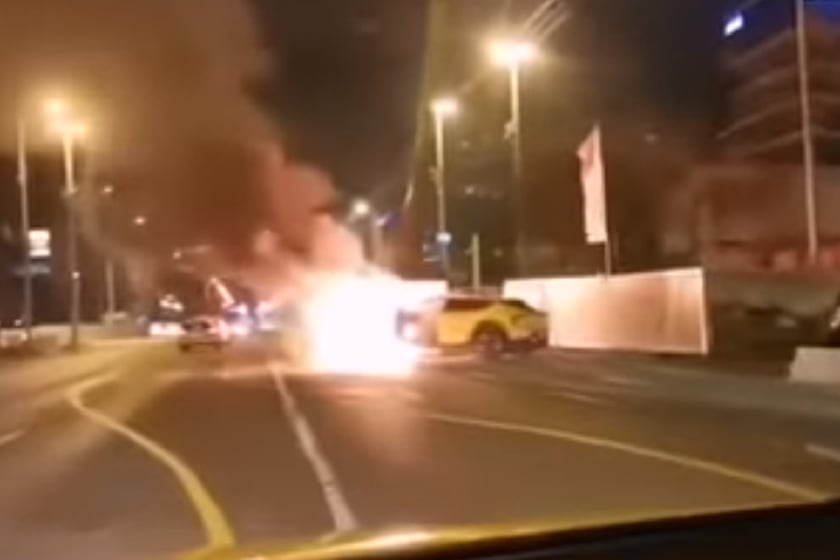 autos, cars, crash, kia, electric vehicles, video, kia ev6 catches fire after slamming into concrete barrier