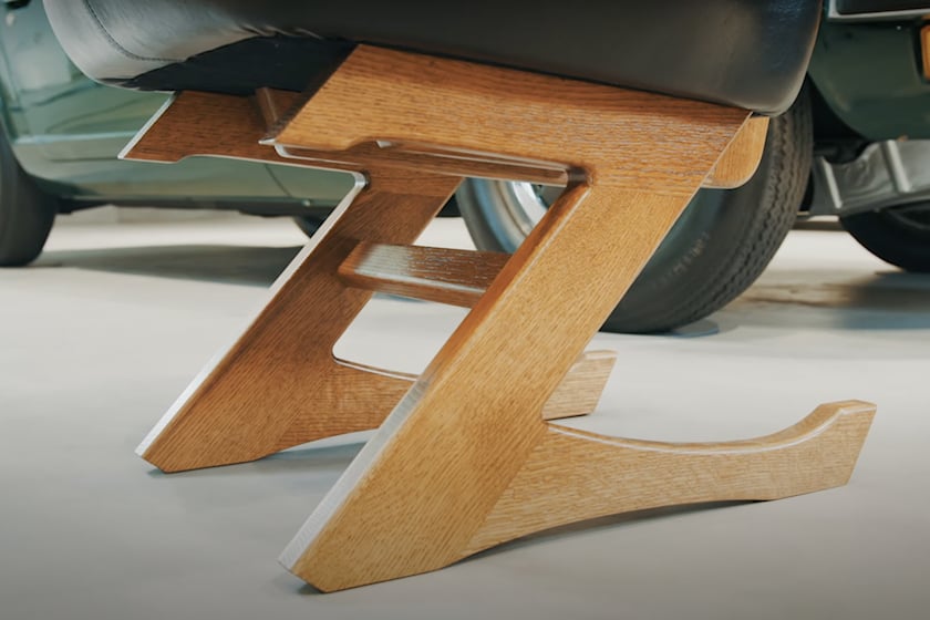 autos, cars, nissan, offbeat, sports cars, video, the nissan z chair is a must-have piece of furniture