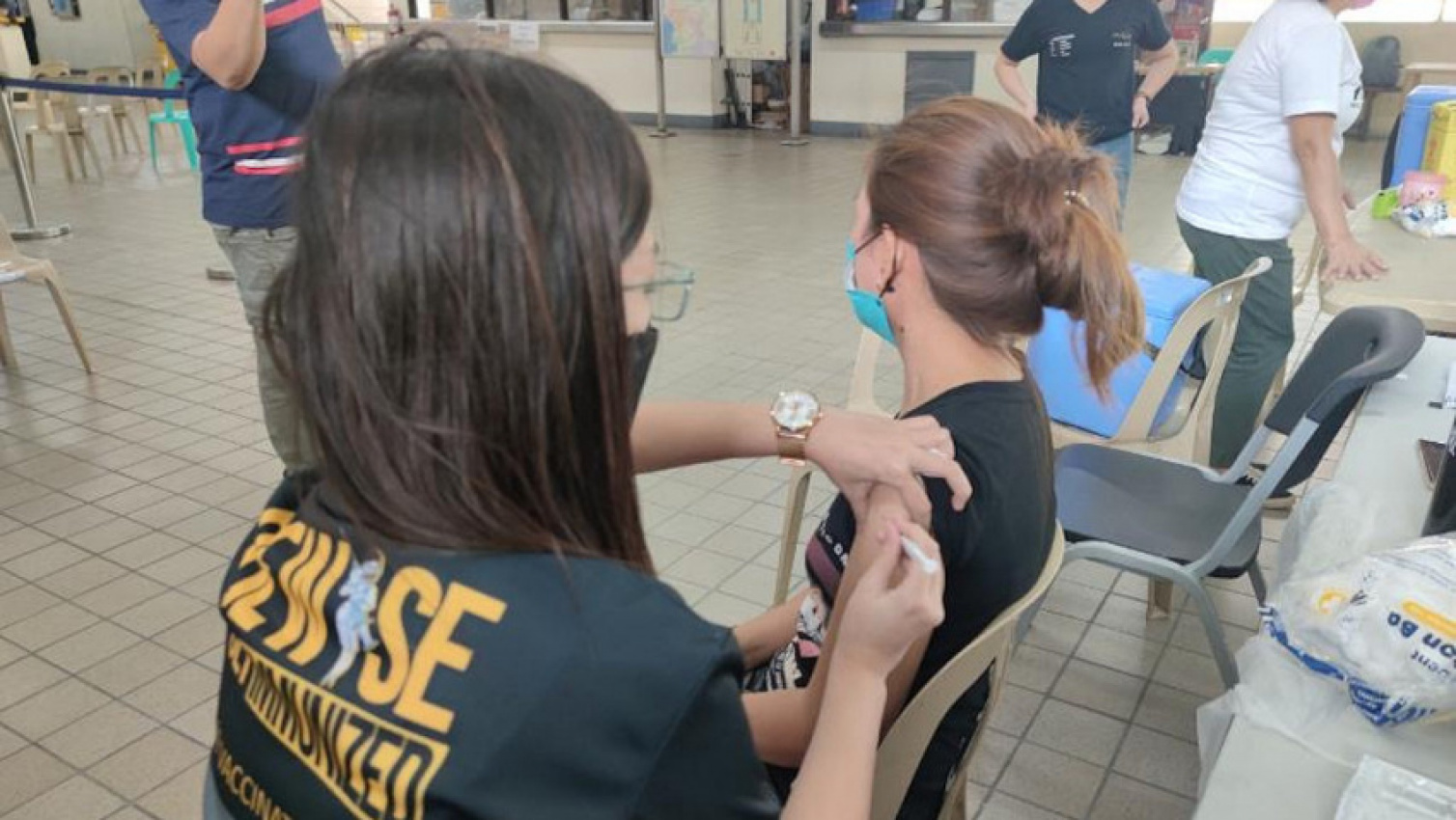 autos, cars, covid-19, news, heads-up: you can now get vaccinated at lrt-1 central station