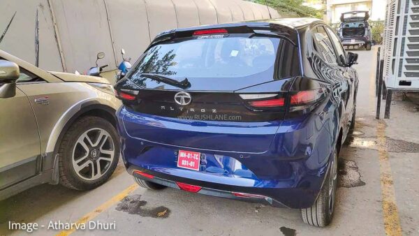 cars, reviews, tata altroz opel blue new colour spied at dealer – launch soon