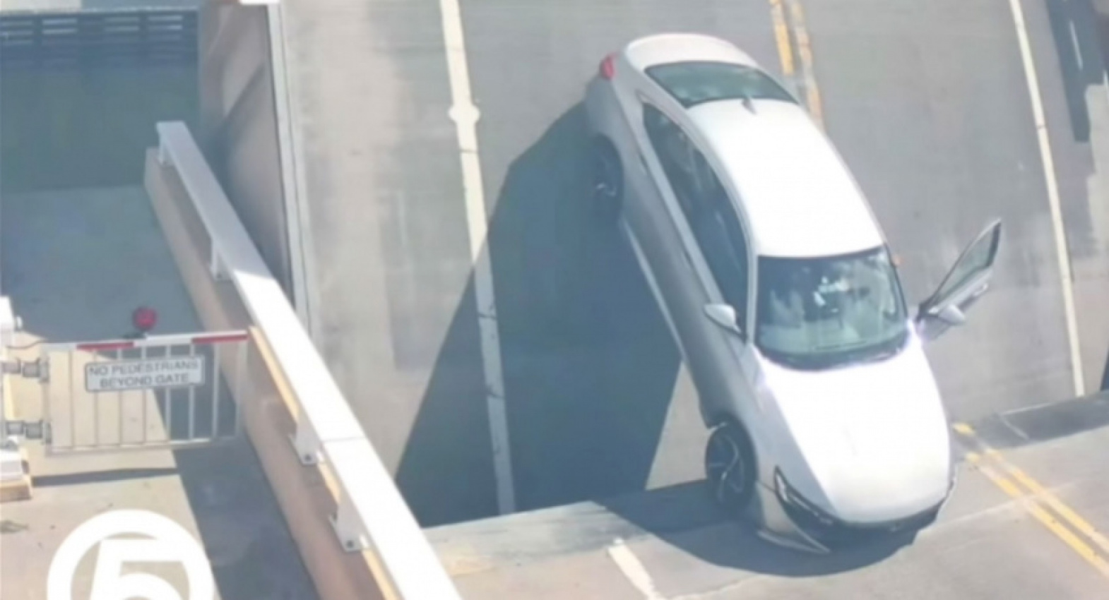 autos, cars, honda, news, florida, offbeat news, reports, video, scary video shows honda driver stuck on drawbridge as it opens