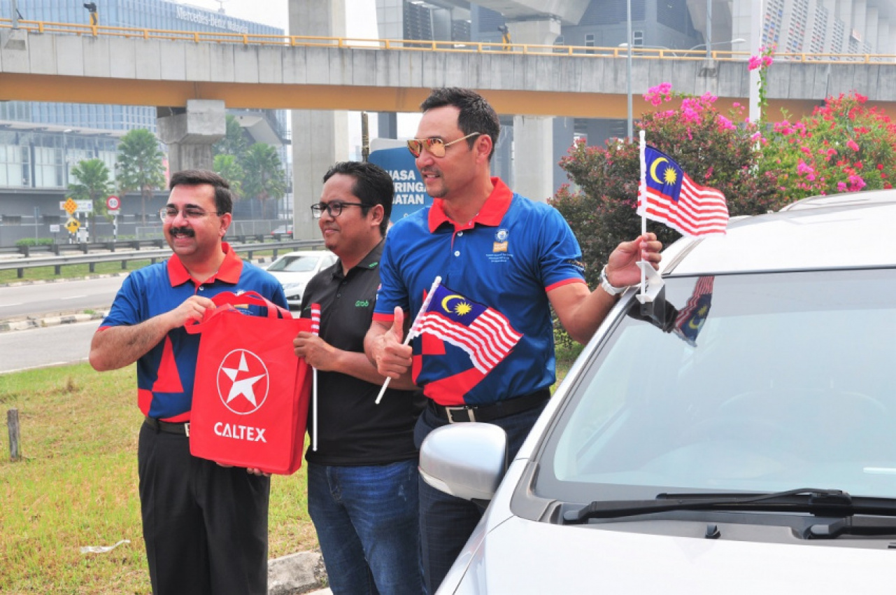 autos, cars, featured, caltex, caltex malaysia, chevron, chevron malaysia ltd, grab car, grab malaysia, malaysia, merdeka, promotion, sixty two grab cars dressed in caltex livery to mark malaysia’s 62nd independence day